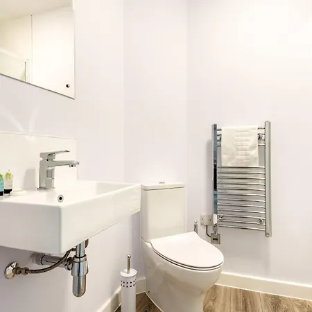 Modern 1 Bedroom In Appartement York